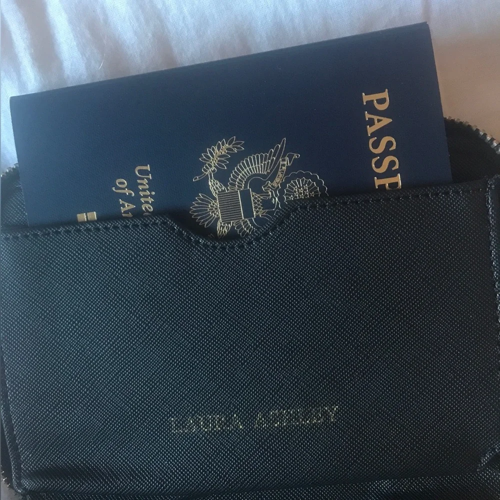 Laura Ashley EnRoute Black Quilted Wristlet/Passport Travel Wallet NWOT